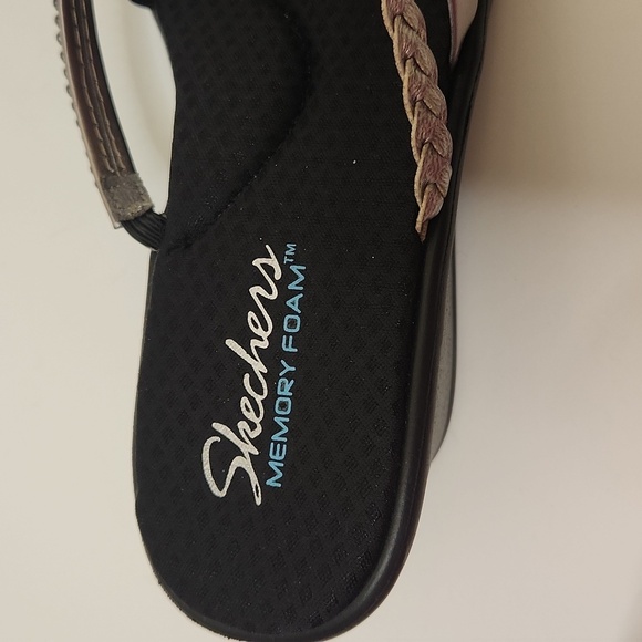 Sketchers Cali Women's Rumblers Gold and Rhinestones Wedge Slip On Sandal Size 9 - Picture 3 of 10